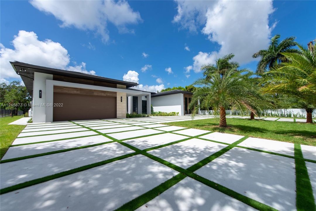Recently Sold: $3,999,900 (5 beds, 6 baths, 5905 Square Feet)
