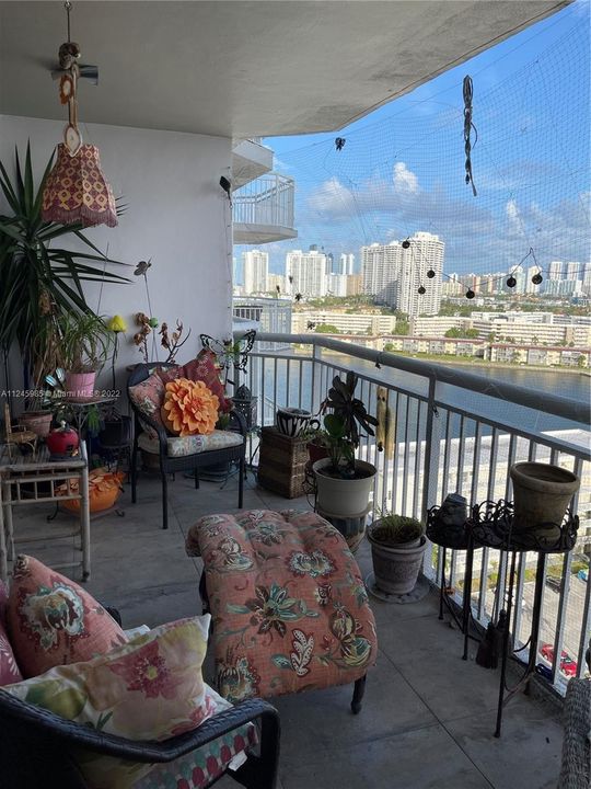 Recently Sold: $315,000 (2 beds, 2 baths, 1565 Square Feet)