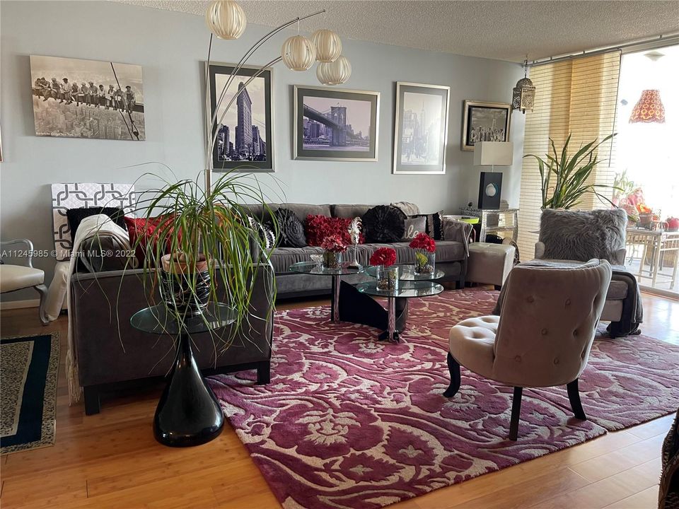 Recently Sold: $315,000 (2 beds, 2 baths, 1565 Square Feet)