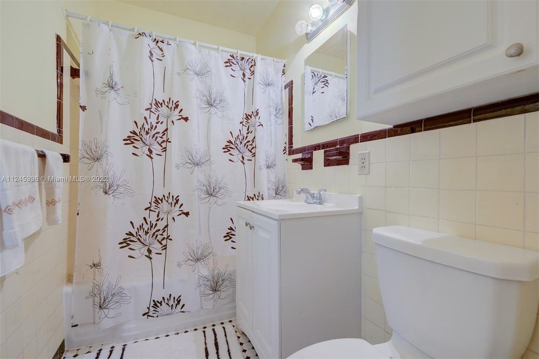 最近售出: $990,000 (3 贝兹, 2 浴室, 1441 平方英尺)