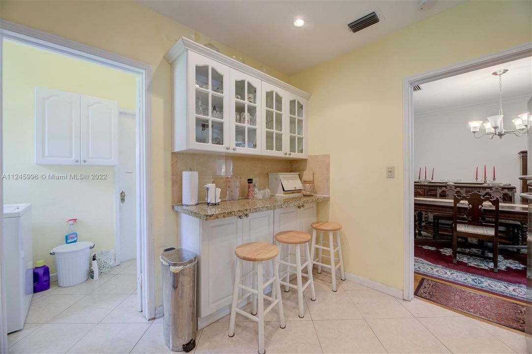 Recently Sold: $990,000 (3 beds, 2 baths, 1441 Square Feet)