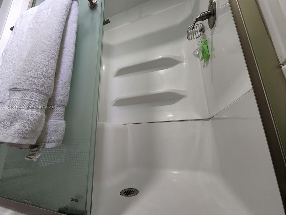 最近售出: $70,000 (1 贝兹, 1 浴室, 960 平方英尺)