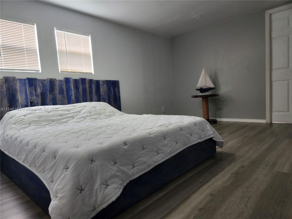 最近售出: $70,000 (1 贝兹, 1 浴室, 960 平方英尺)