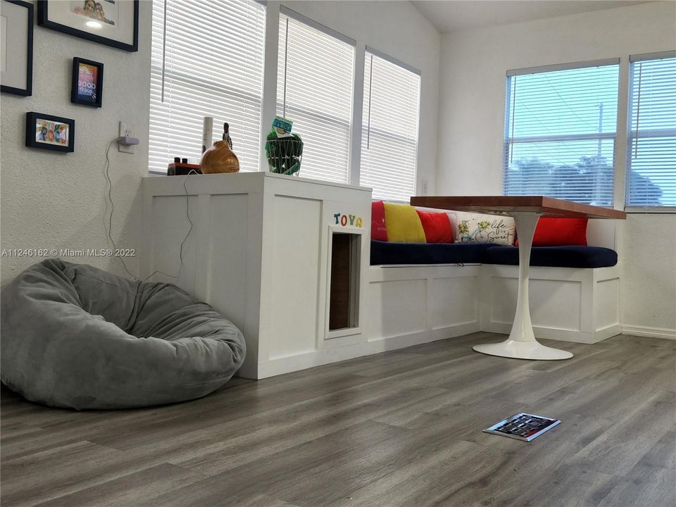 最近售出: $70,000 (1 贝兹, 1 浴室, 960 平方英尺)