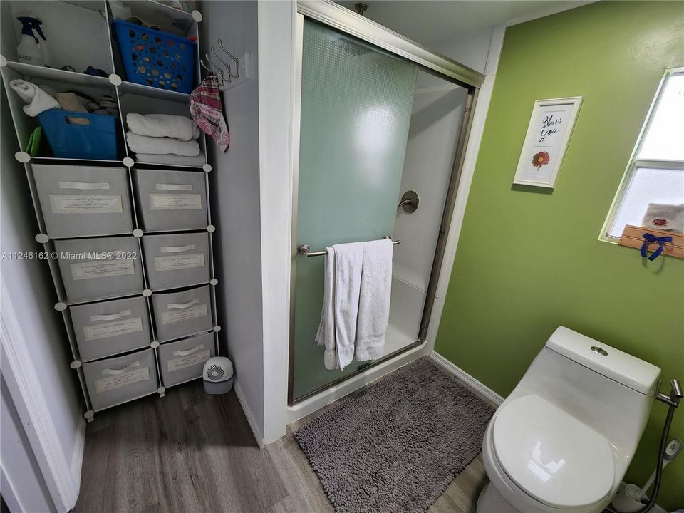 最近售出: $70,000 (1 贝兹, 1 浴室, 960 平方英尺)