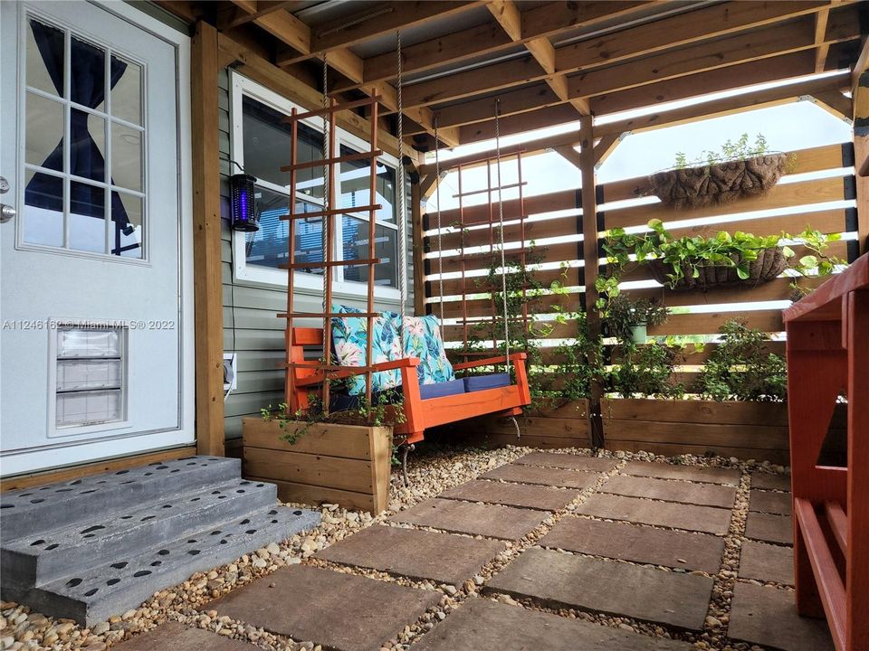 最近售出: $70,000 (1 贝兹, 1 浴室, 960 平方英尺)