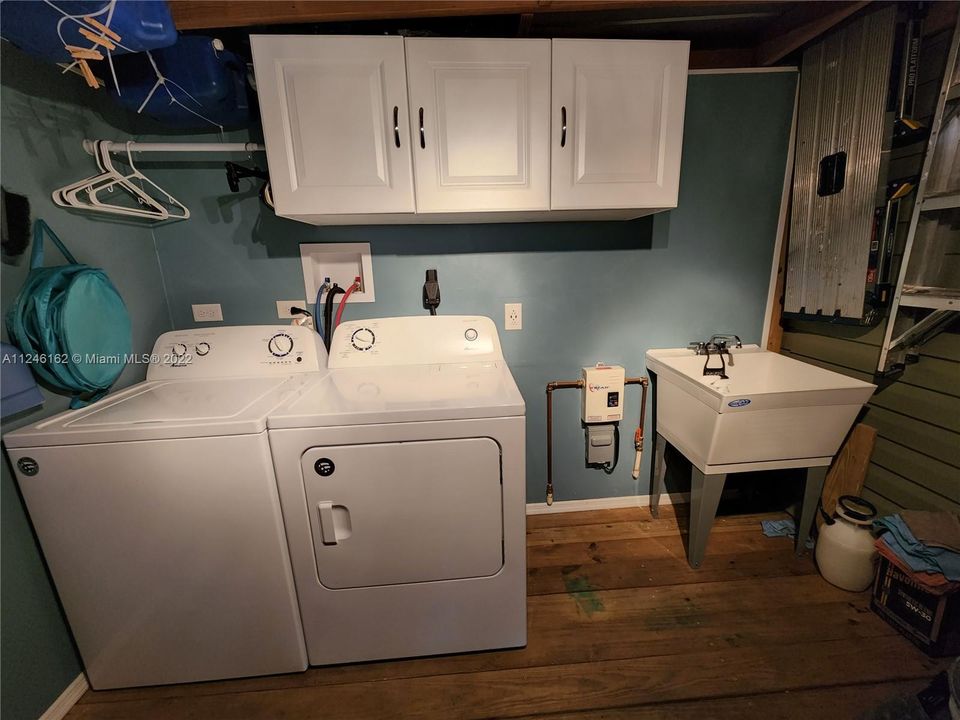 最近售出: $70,000 (1 贝兹, 1 浴室, 960 平方英尺)