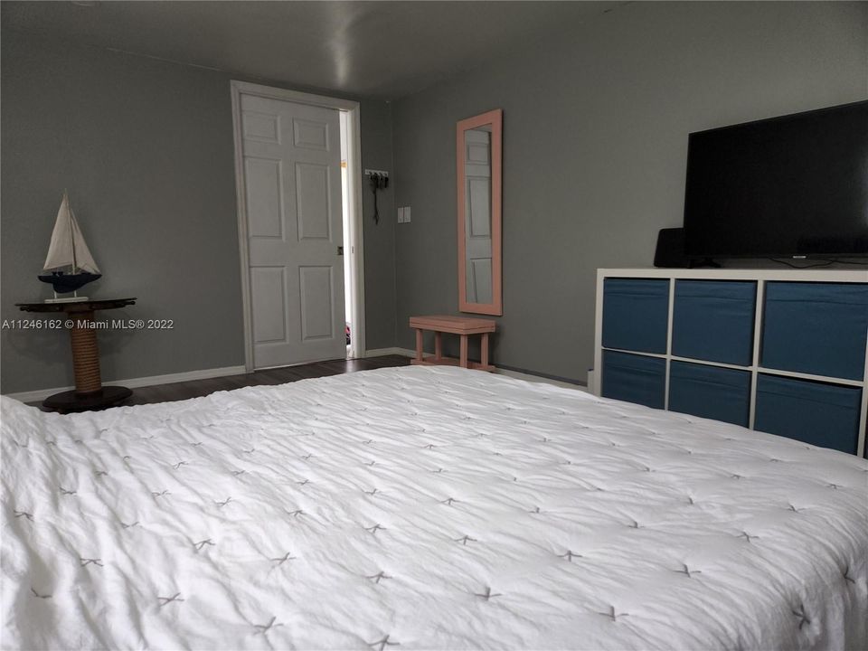 最近售出: $70,000 (1 贝兹, 1 浴室, 960 平方英尺)