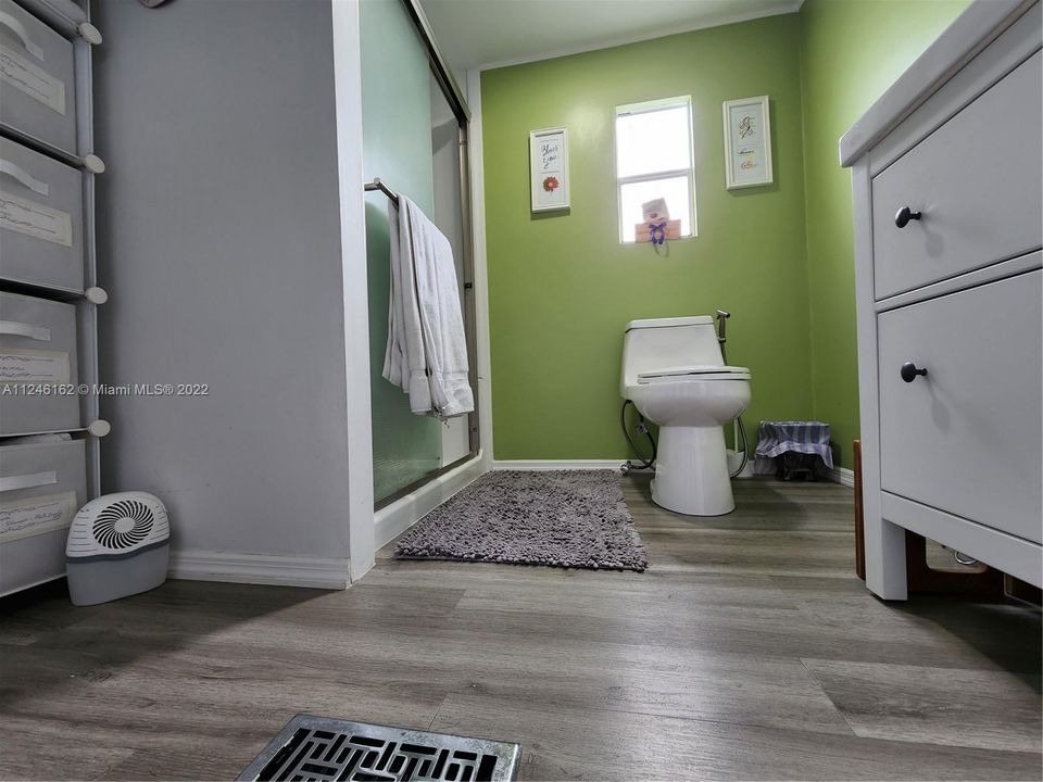 最近售出: $70,000 (1 贝兹, 1 浴室, 960 平方英尺)