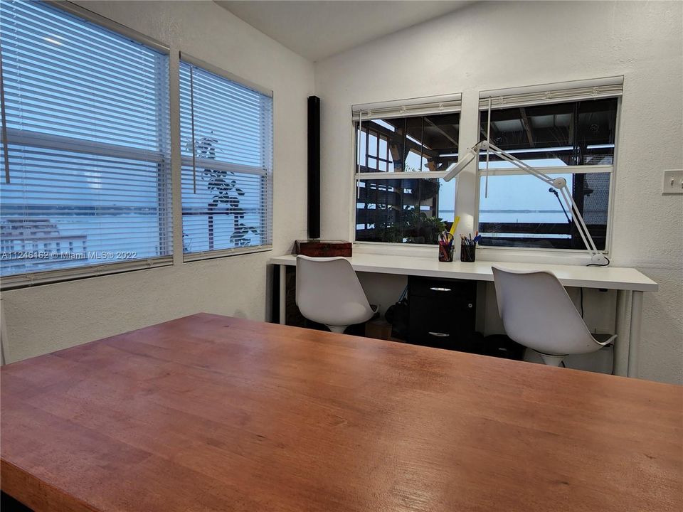 最近售出: $70,000 (1 贝兹, 1 浴室, 960 平方英尺)