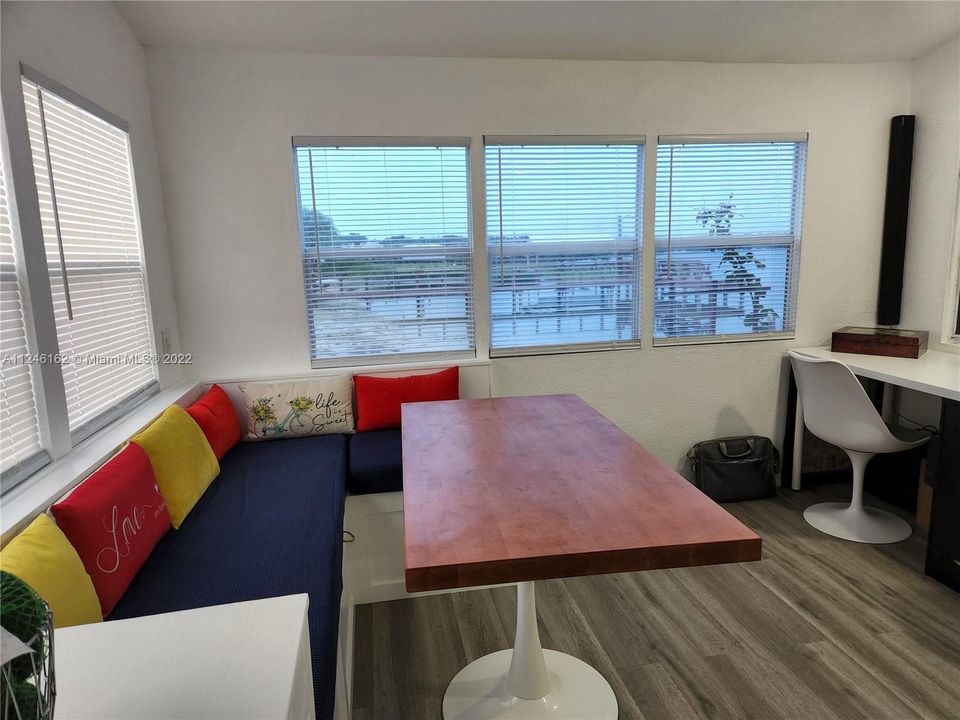 最近售出: $70,000 (1 贝兹, 1 浴室, 960 平方英尺)