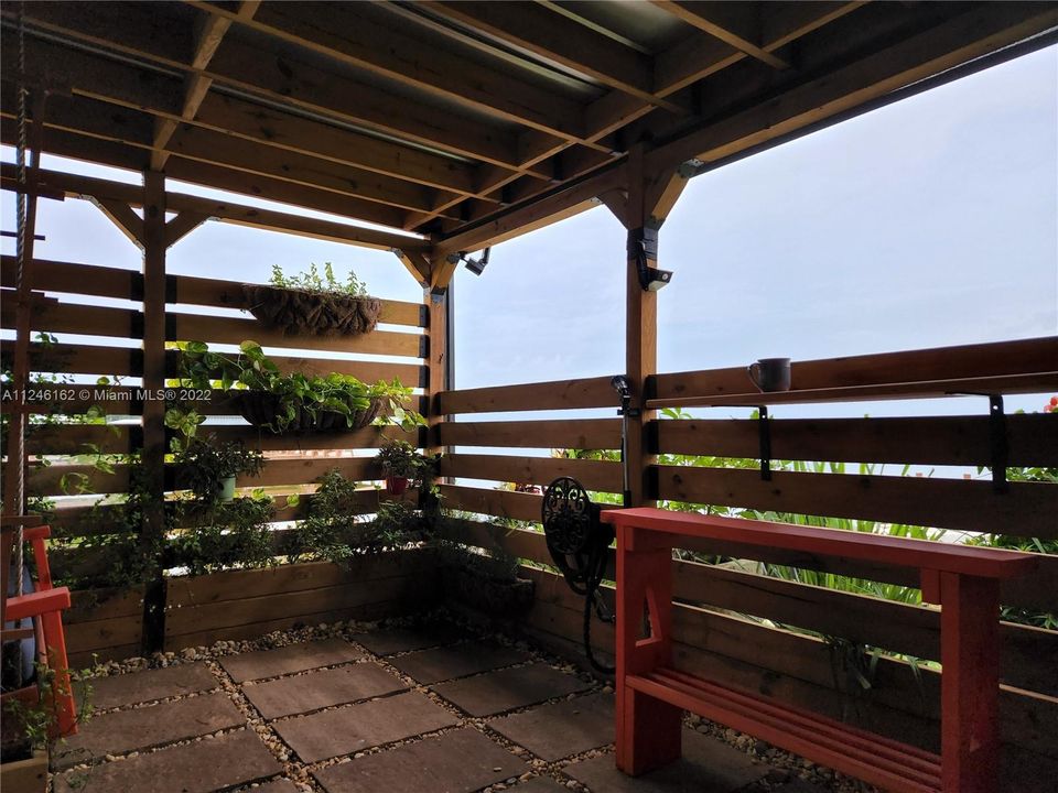 最近售出: $70,000 (1 贝兹, 1 浴室, 960 平方英尺)