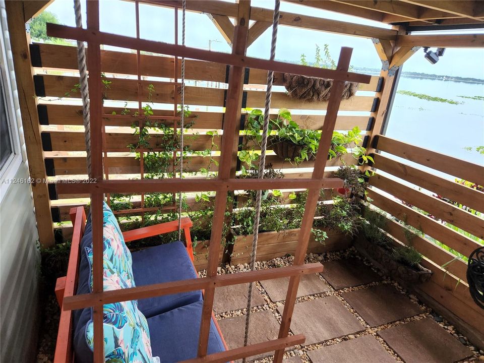 最近售出: $70,000 (1 贝兹, 1 浴室, 960 平方英尺)