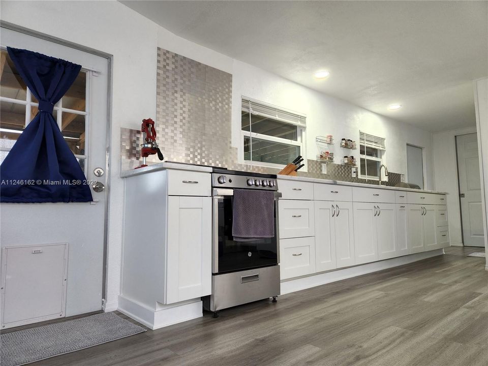 最近售出: $70,000 (1 贝兹, 1 浴室, 960 平方英尺)