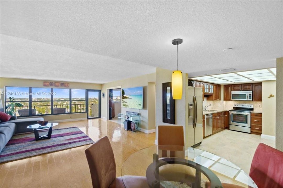 最近租的: $3,350 (2 贝兹, 2 浴室, 1290 平方英尺)