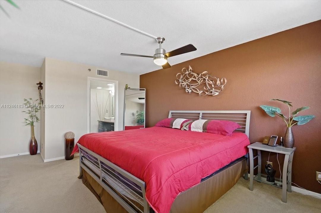 最近租的: $3,350 (2 贝兹, 2 浴室, 1290 平方英尺)