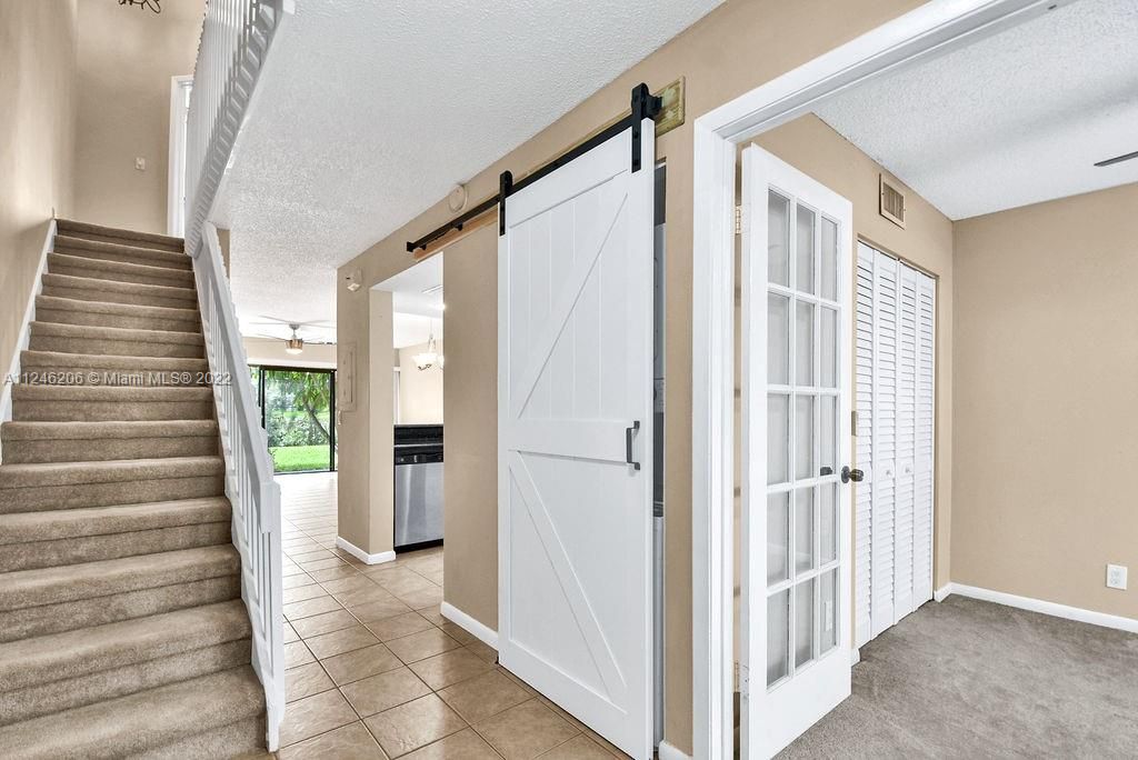 Recently Sold: $369,900 (3 beds, 2 baths, 1328 Square Feet)