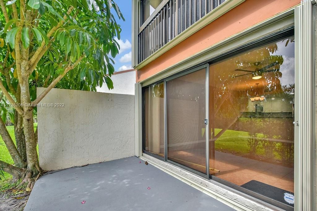 Recently Sold: $369,900 (3 beds, 2 baths, 1328 Square Feet)