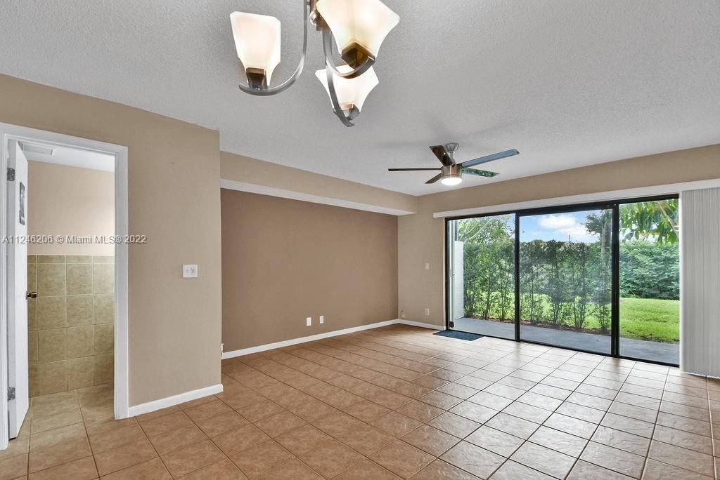 Recently Sold: $369,900 (3 beds, 2 baths, 1328 Square Feet)