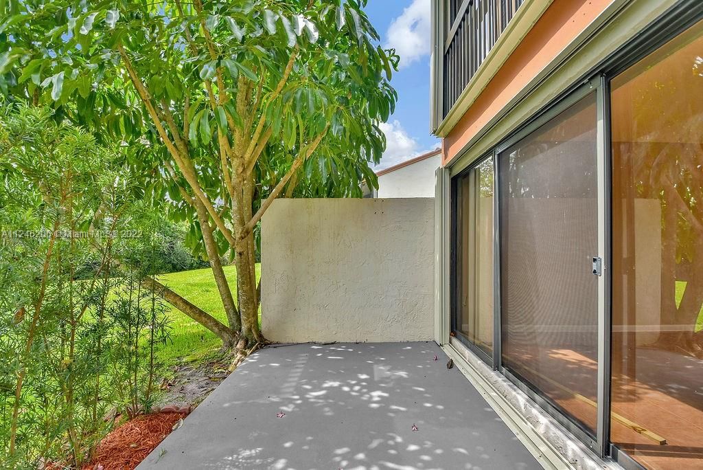 Recently Sold: $369,900 (3 beds, 2 baths, 1328 Square Feet)