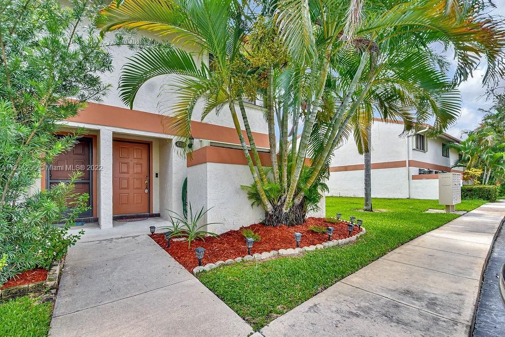 Recently Sold: $369,900 (3 beds, 2 baths, 1328 Square Feet)