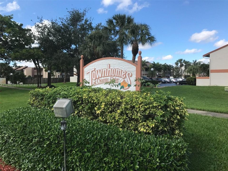 Recently Sold: $369,900 (3 beds, 2 baths, 1328 Square Feet)