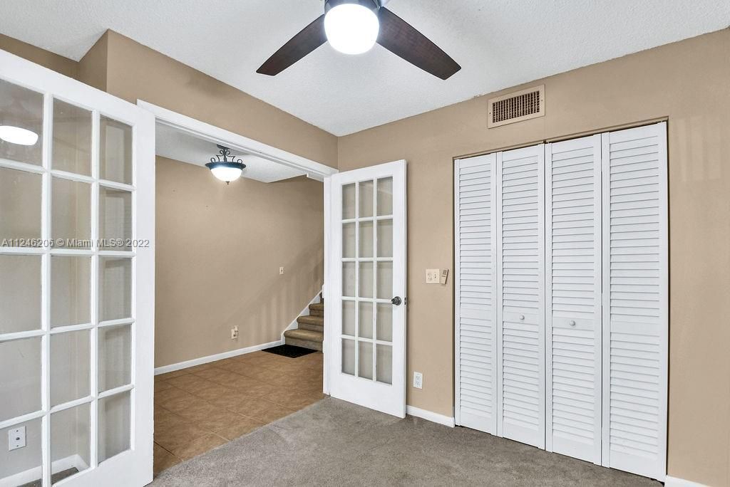 Recently Sold: $369,900 (3 beds, 2 baths, 1328 Square Feet)