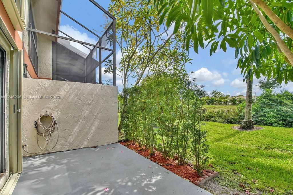 Recently Sold: $369,900 (3 beds, 2 baths, 1328 Square Feet)