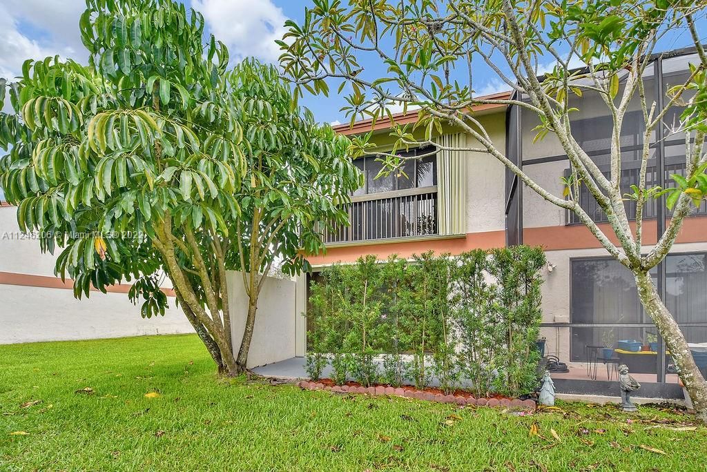 Recently Sold: $369,900 (3 beds, 2 baths, 1328 Square Feet)