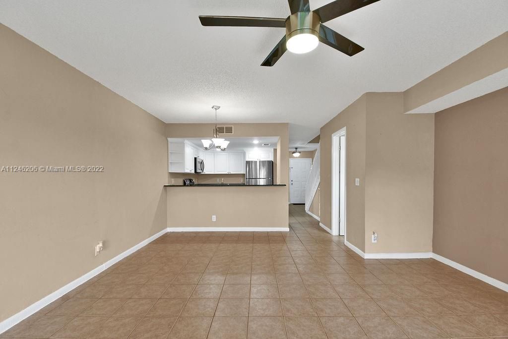 Recently Sold: $369,900 (3 beds, 2 baths, 1328 Square Feet)