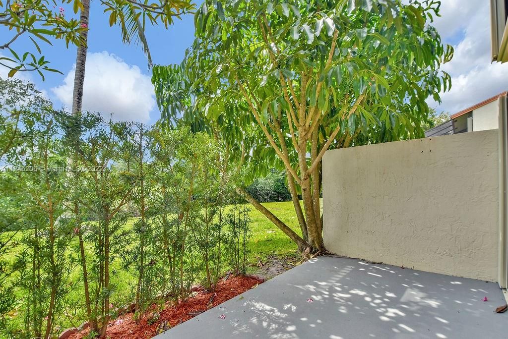 Recently Sold: $369,900 (3 beds, 2 baths, 1328 Square Feet)