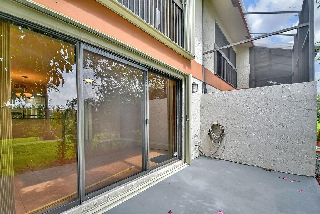 Recently Sold: $369,900 (3 beds, 2 baths, 1328 Square Feet)