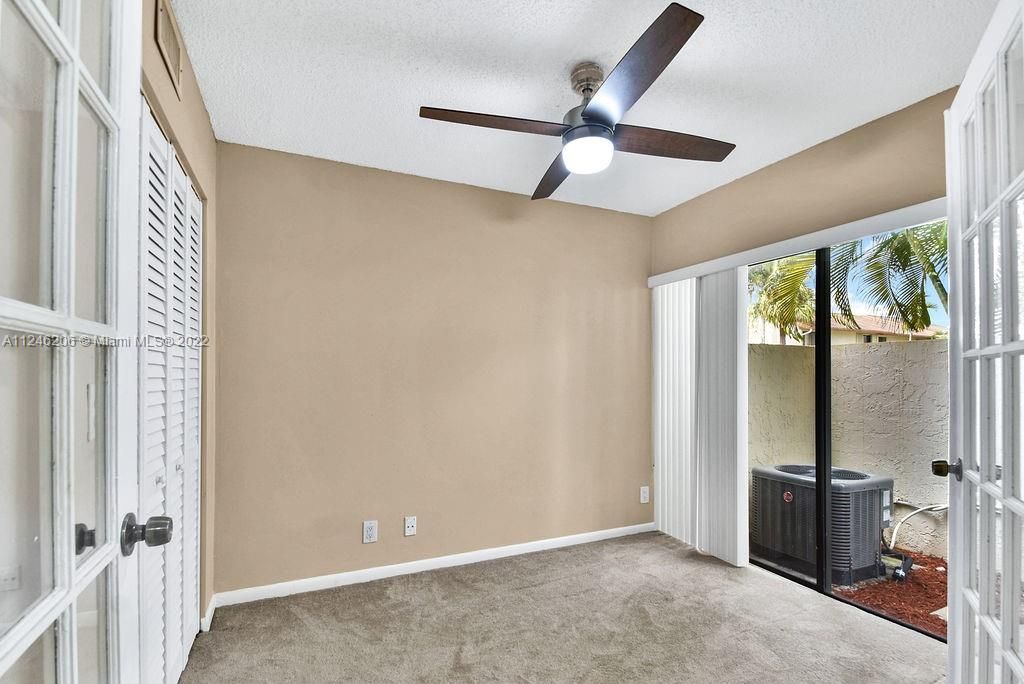 Recently Sold: $369,900 (3 beds, 2 baths, 1328 Square Feet)