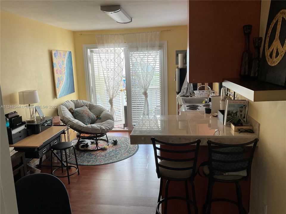 Recently Rented: $1,399 (1 beds, 1 baths, 400 Square Feet)