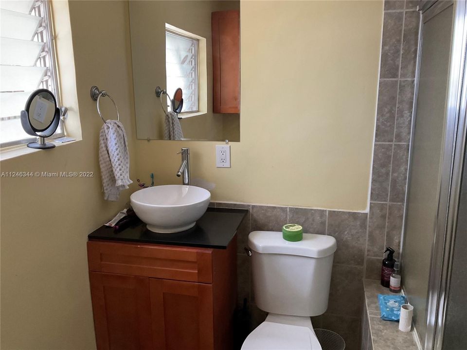 Recently Rented: $1,399 (1 beds, 1 baths, 400 Square Feet)