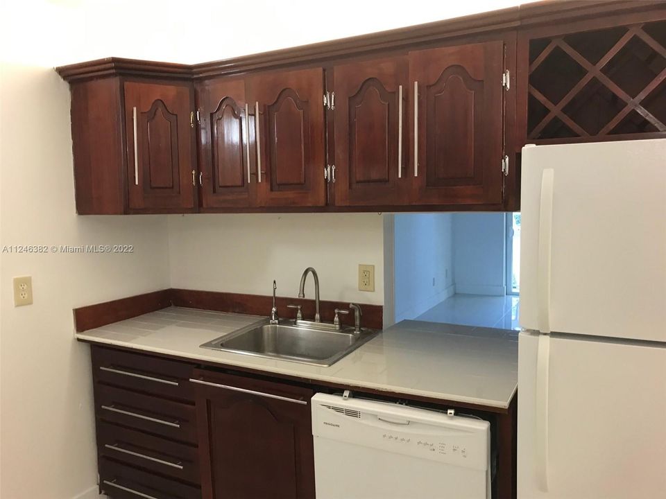 Recently Rented: $2,300 (2 beds, 2 baths, 912 Square Feet)