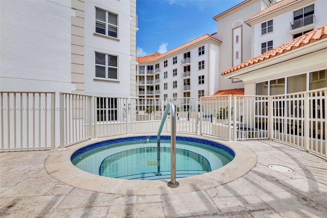 Recently Sold: $550,000 (2 beds, 2 baths, 1084 Square Feet)