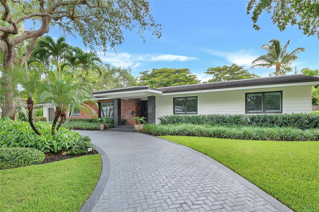Recently Sold: $1,900,000 (4 beds, 3 baths, 2642 Square Feet)