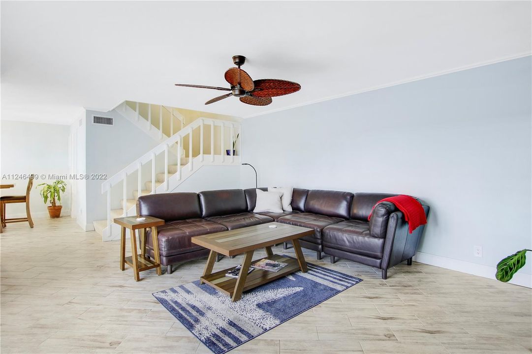 Recently Sold: $285,000 (2 beds, 2 baths, 1400 Square Feet)