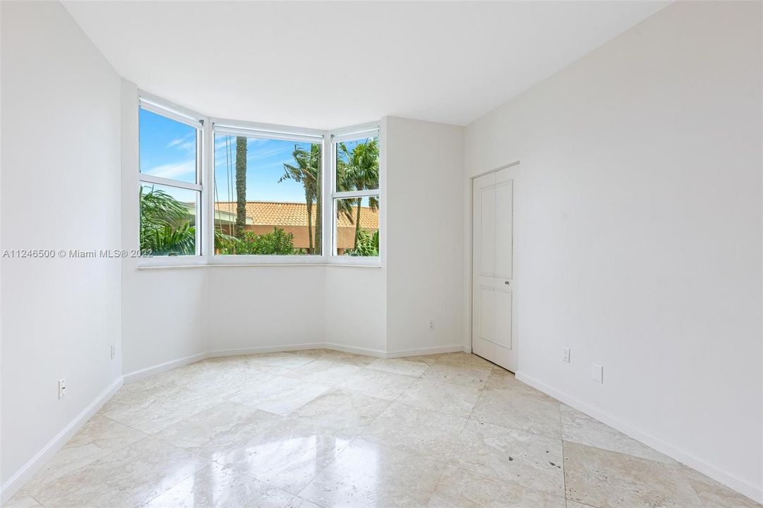 Recently Sold: $2,140,000 (3 beds, 2 baths, 2340 Square Feet)