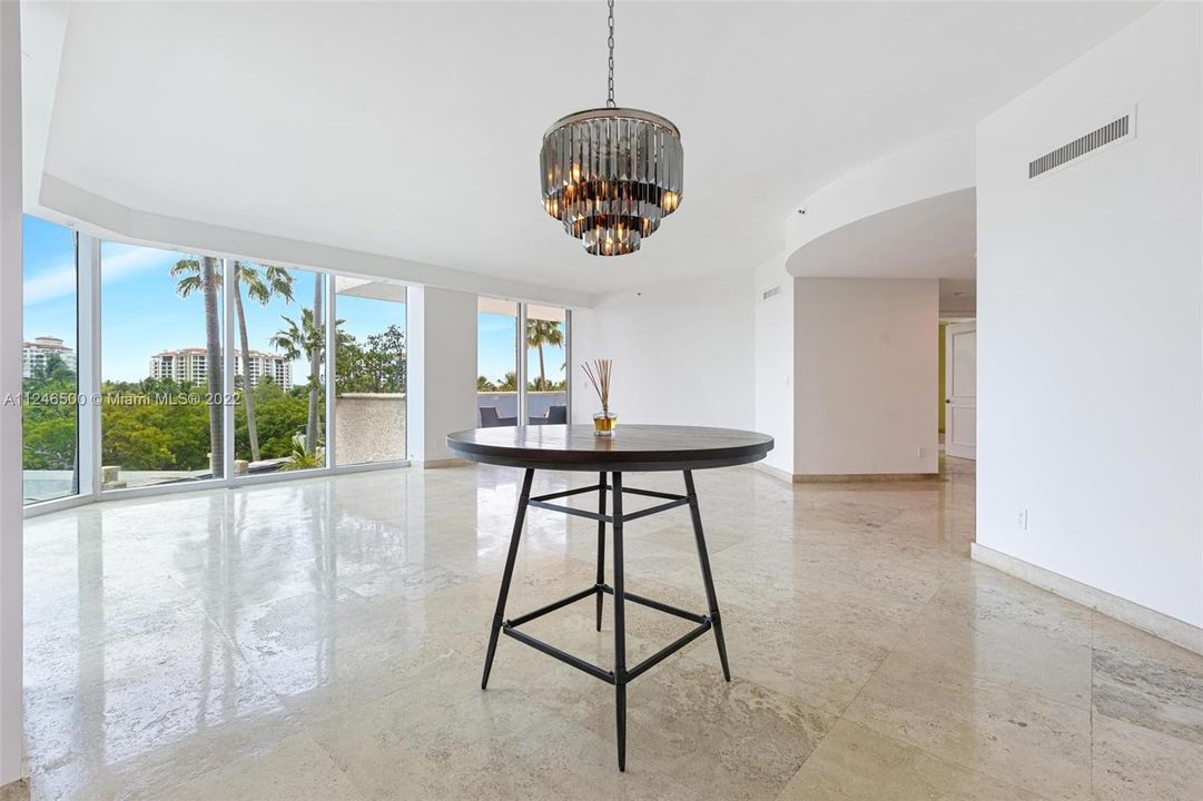 Recently Sold: $2,140,000 (3 beds, 2 baths, 2340 Square Feet)