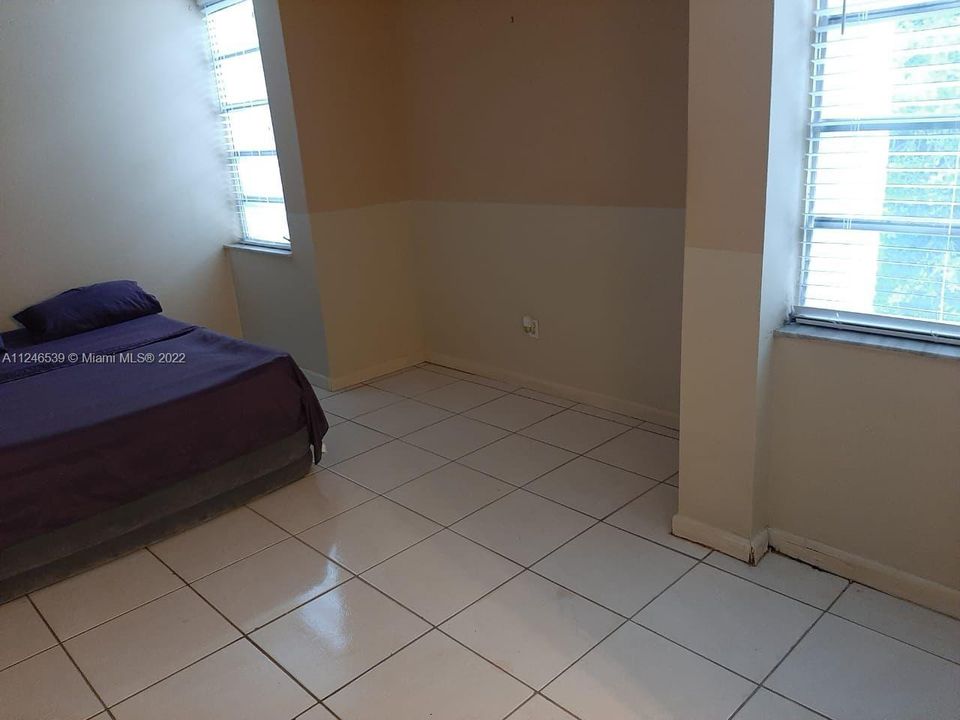 Недавно продано: $159,900 (1 спален, 1 ванн, 779 Квадратных фут)