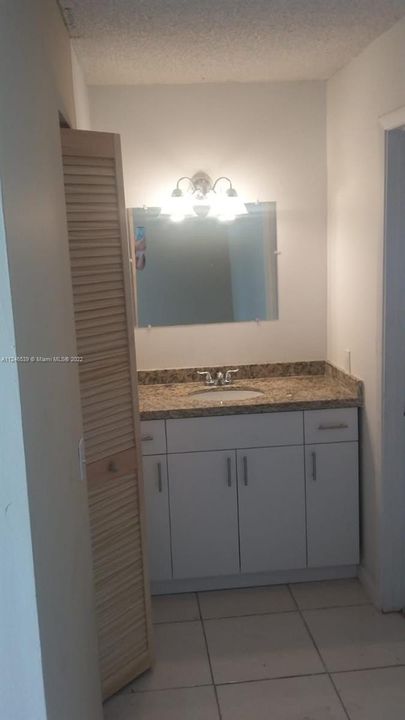 Недавно продано: $159,900 (1 спален, 1 ванн, 779 Квадратных фут)