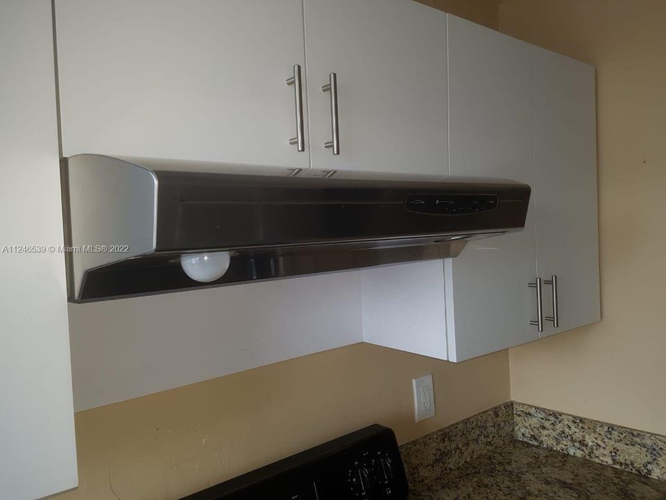 Недавно продано: $159,900 (1 спален, 1 ванн, 779 Квадратных фут)