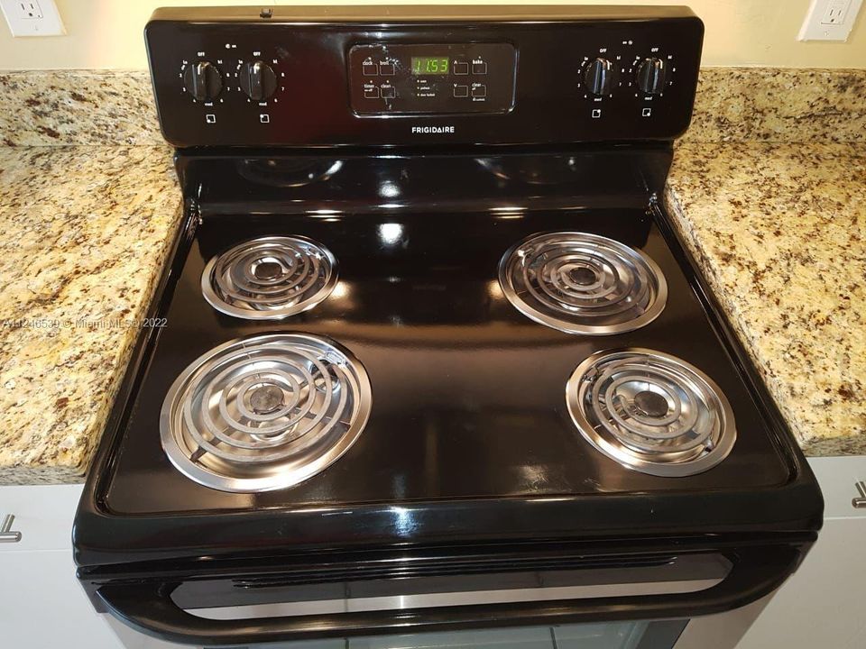 Недавно продано: $159,900 (1 спален, 1 ванн, 779 Квадратных фут)