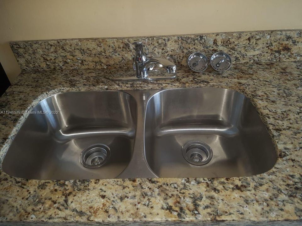 Недавно продано: $159,900 (1 спален, 1 ванн, 779 Квадратных фут)