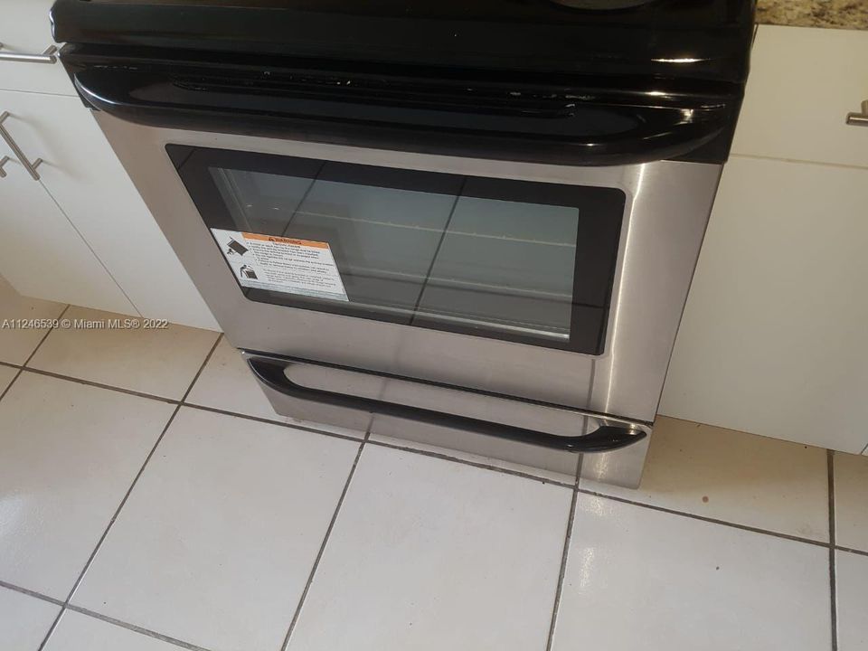 Недавно продано: $159,900 (1 спален, 1 ванн, 779 Квадратных фут)