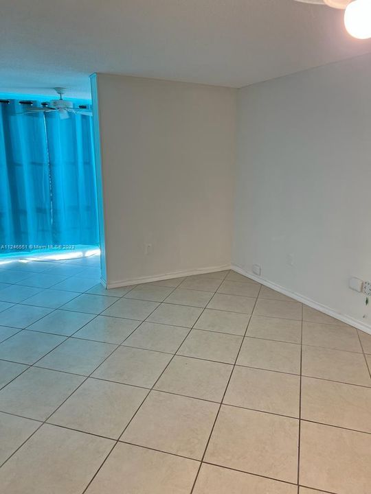 Recently Rented: $1,950 (1 beds, 1 baths, 536 Square Feet)