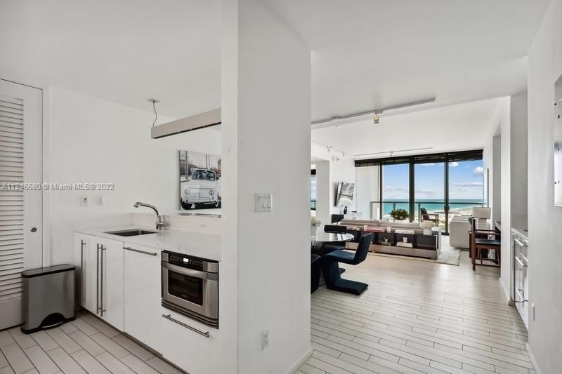 Recently Sold: $3,950,000 (3 beds, 2 baths, 1729 Square Feet)
