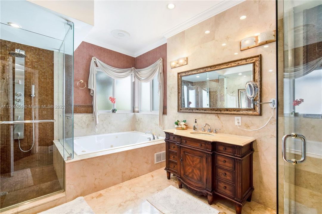 最近售出: $1,598,000 (5 贝兹, 3 浴室, 3124 平方英尺)